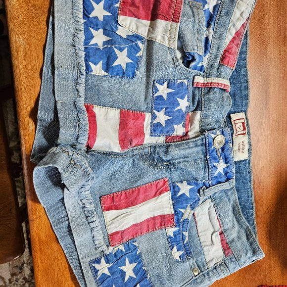 patriotic LEI Ashley red, white, blue shorts distressed size 9 - Picture 4 of 5